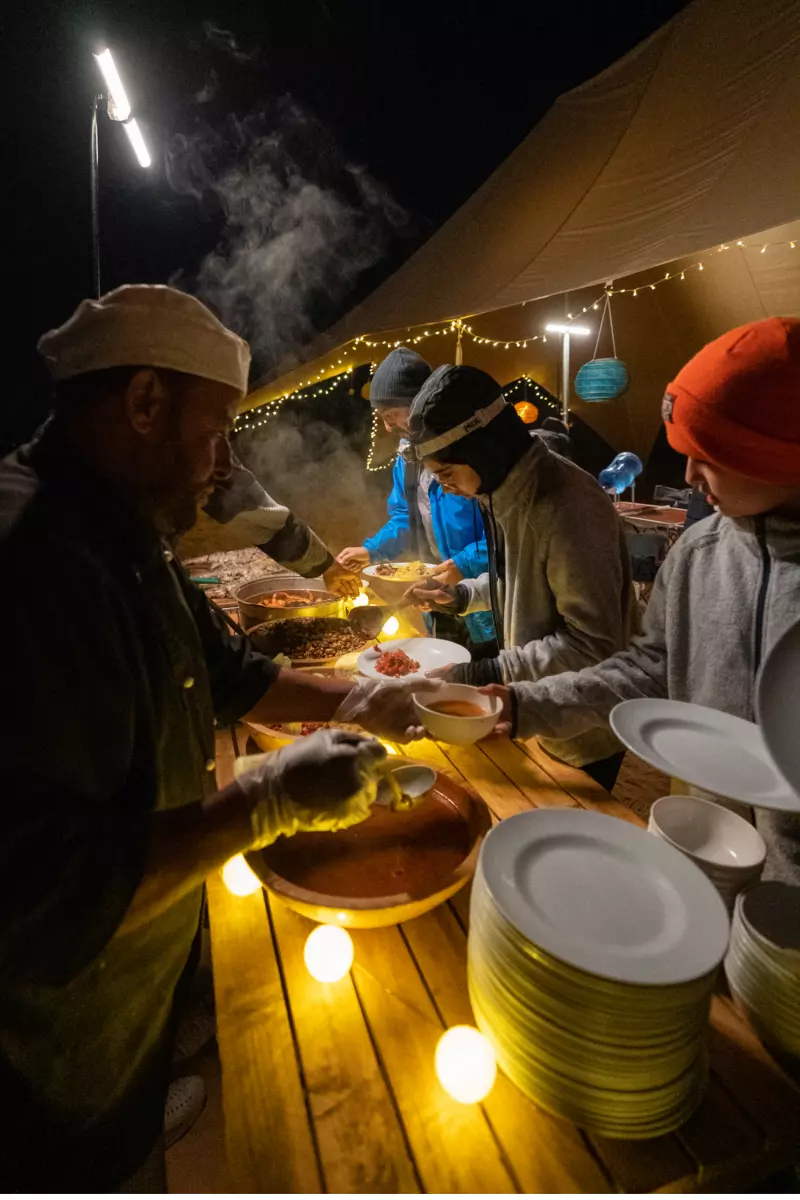 Dinner in the middle of the desert with bonheur voyage agency
