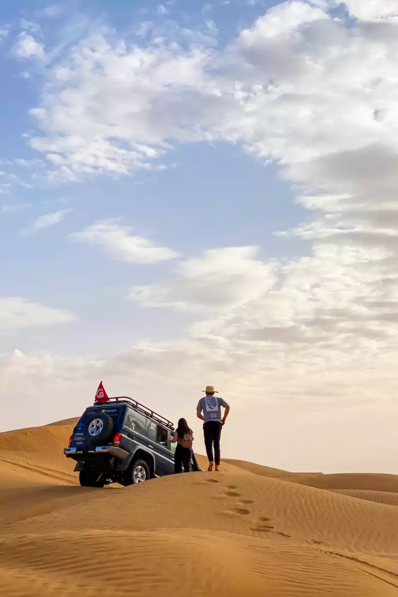 Dunes and desert with bonheur voyage